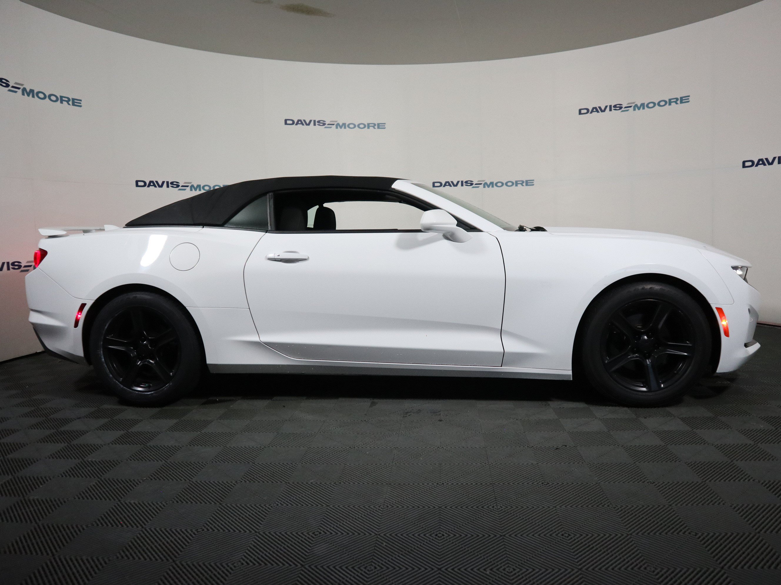 Used 2020 Chevrolet Camaro LT RWD image 4
