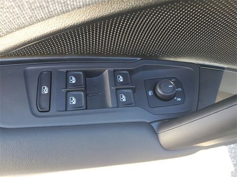 Certified 2025 Volkswagen Tiguan S image 21