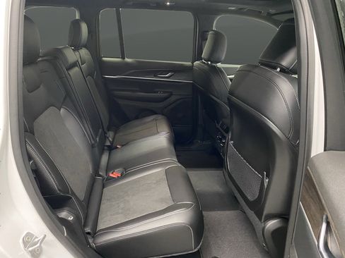 New 2026 Jeep Grand Cherokee Altitude AWD/4WD image 34