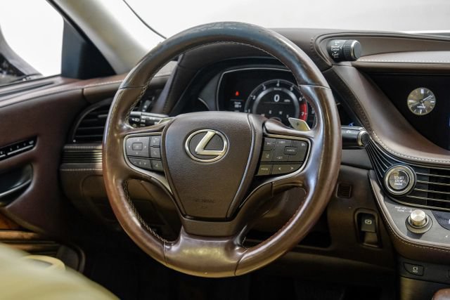 Used 2018 Lexus LS 500 w/ Accessory Package (Z1) RWD image 22