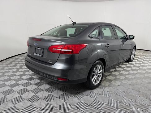 Used 2018 Ford Focus SE FWD image 5