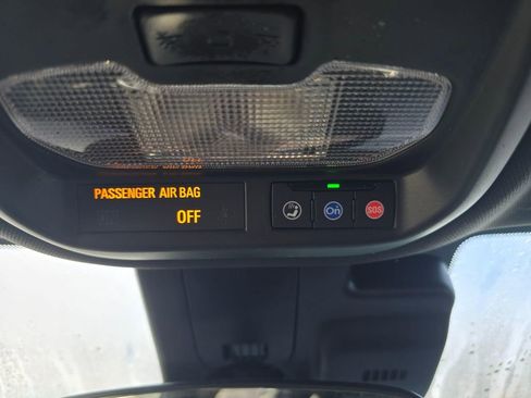 Certified 2025 Chevrolet Trax RS w/ Driver Confidence Package image 29