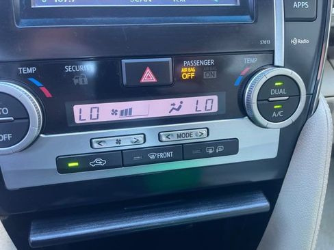 Used 2012 Toyota Camry XLE image 16