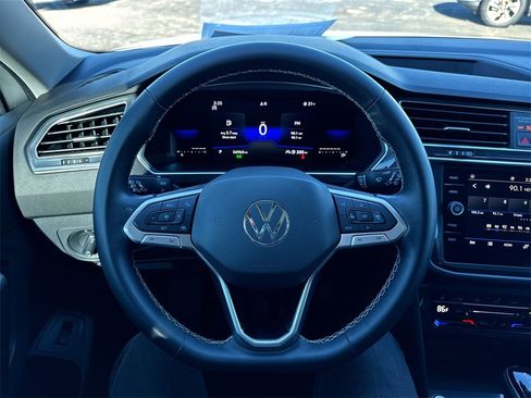 Used 2022 Volkswagen Tiguan SE w/ Panoramic Sunroof Package image 14