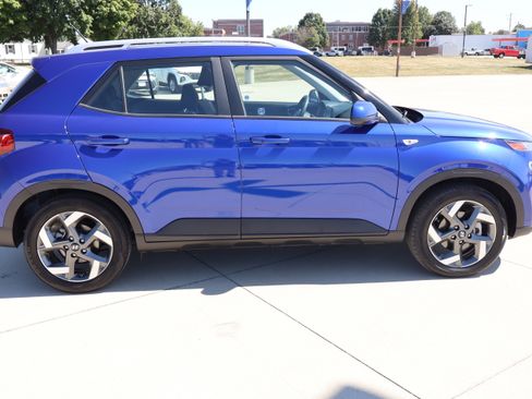 Used 2024 Hyundai Venue SEL image 5