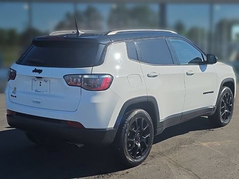 Used 2022 Jeep Compass Latitude w/ Convenience Group AWD/4WD image 8