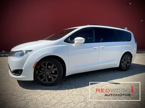 Used 2018 Chrysler Pacifica Touring-L Plus w/ Advanced Safetytec Group FWD image 1