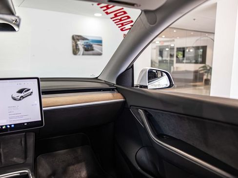 Used 2021 Tesla Model Y Long Range AWD/4WD image 34