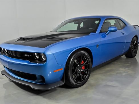 Used 2016 Dodge Challenger SRT Hellcat RWD image 5