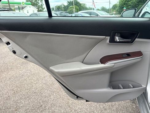 Used 2012 Toyota Camry XLE FWD image 13