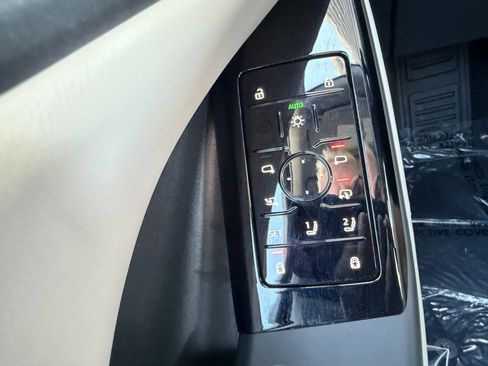 Used 2025 Audi Q6 e-tron Premium w/ Convenience Package image 30