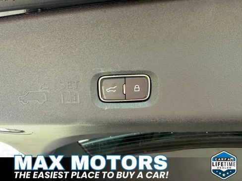Used 2025 Lincoln Navigator Reserve AWD/4WD image 7