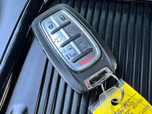 Used 2023 Chrysler Pacifica Touring-L w/ S Appearance Package AWD/4WD image 33