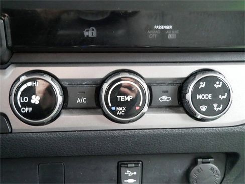 Used 2016 Toyota Tacoma SR5 image 20