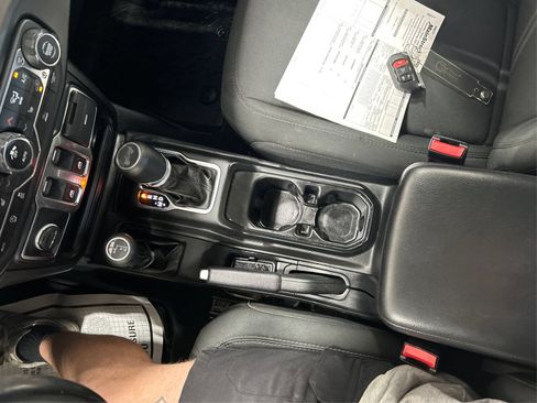 Used 2022 Jeep Wrangler Sport AWD/4WD image 13