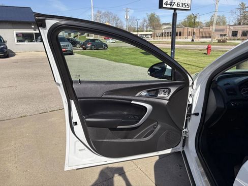 Used 2017 Buick Regal Sport Touring image 10