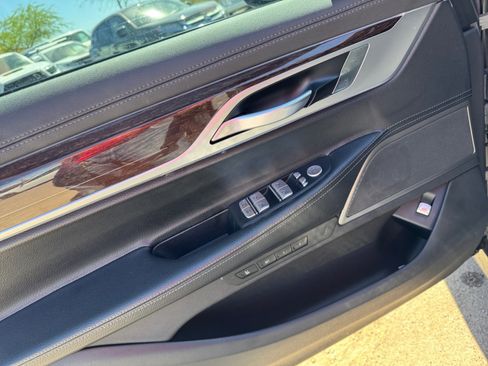 Used 2021 BMW 740i w/ M Sport Package image 10