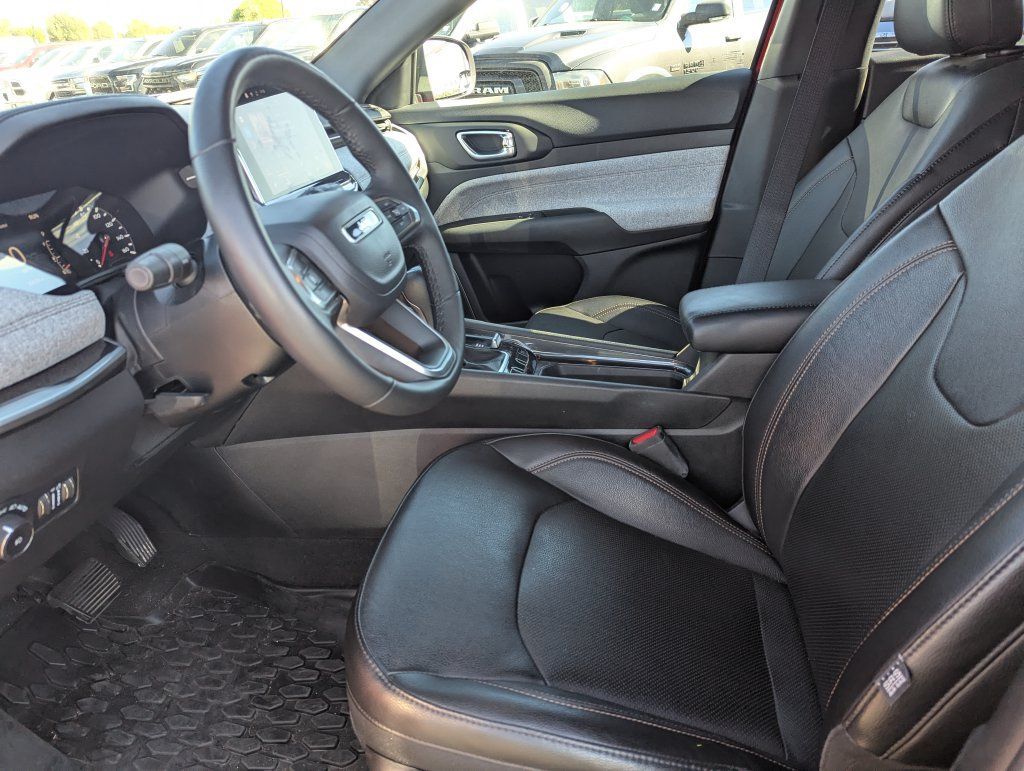 Used 2023 Jeep Compass Latitude AWD/4WD image 24