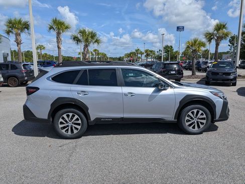 Certified 2024 Subaru Outback Premium AWD/4WD image 3