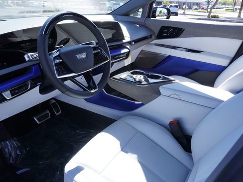 New 2026 Cadillac Optiq Luxury 1 image 17