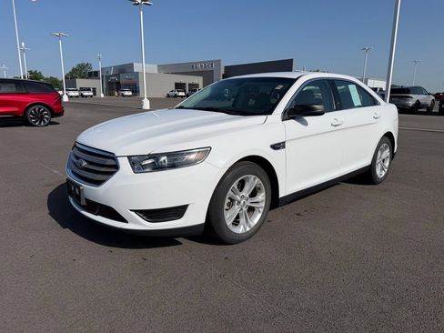 Used 2017 Ford Taurus SE FWD image 1