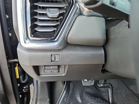 New 2026 GMC Canyon Elevation w/ Convenience Package RWD image 15