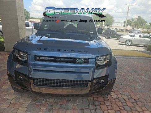 Used 2024 Land Rover Defender 110 X-Dynamic SE AWD/4WD image 2
