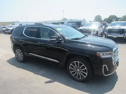 Certified 2023 GMC Acadia Denali w/ Denali Ultimate Package AWD/4WD image 3