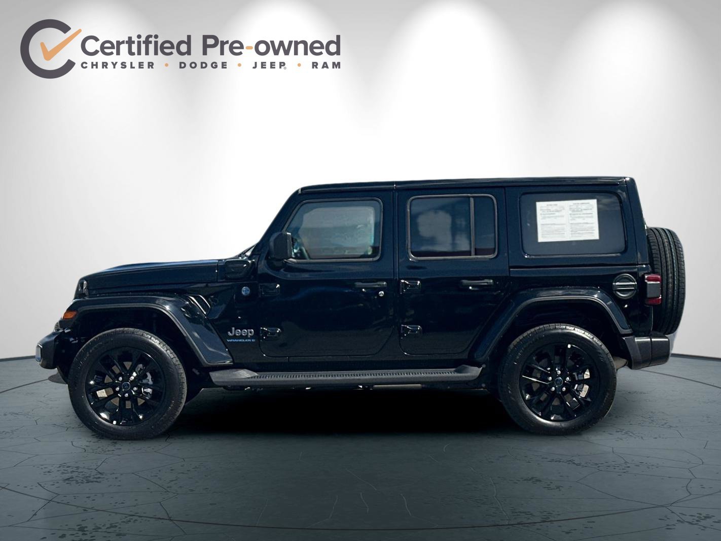 Used 2025 Jeep Wrangler Unlimited Sahara AWD/4WD image 7