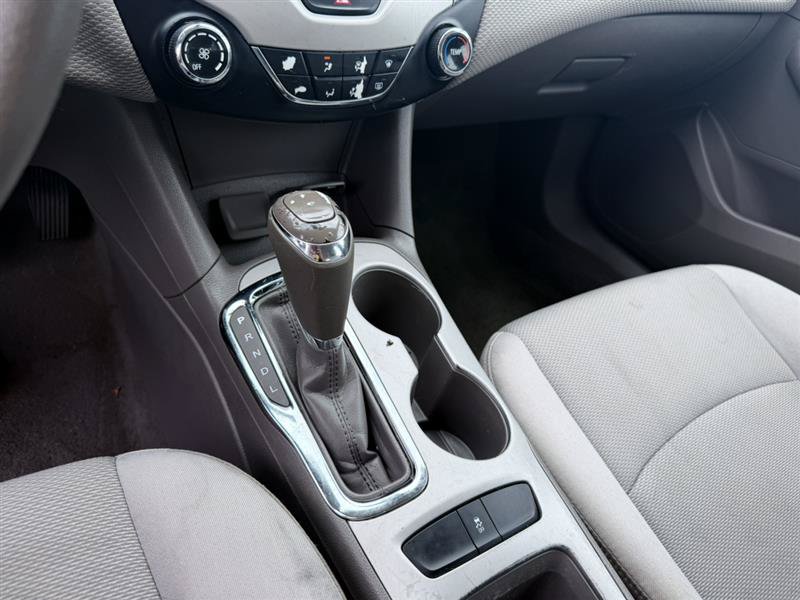 Used 2017 Chevrolet Cruze LS FWD image 28
