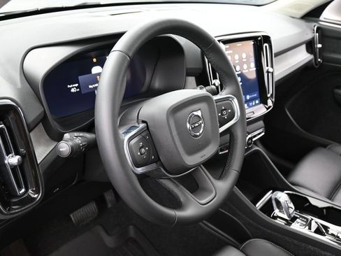 Used 2023 Volvo XC40 B5 Plus w/ Driver Assist Package AWD/4WD image 18