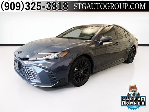 Used 2025 Toyota Camry SE FWD image 1