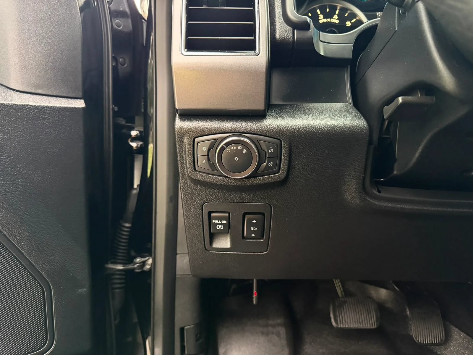 Used 2018 Ford F150 XLT w/ Equipment Group 301A Mid AWD/4WD image 38