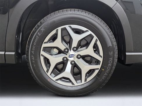 Used 2023 Subaru Forester Premium image 41