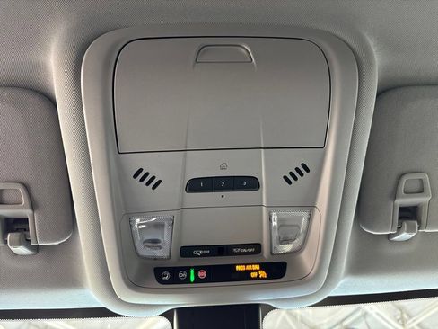 Used 2024 Chevrolet Equinox Premier AWD/4WD image 35