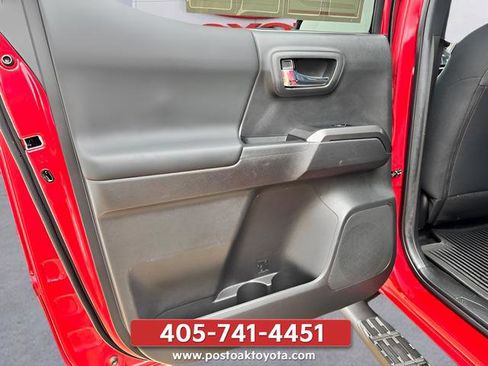 Used 2022 Toyota Tacoma TRD Off-Road AWD/4WD image 8