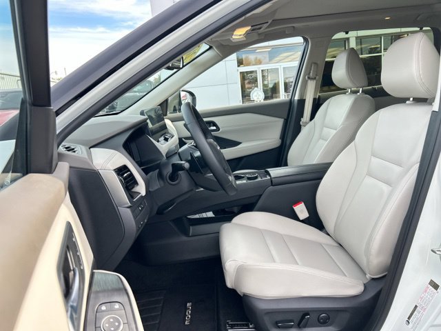Used 2025 Nissan Rogue SL w/ Tech Package AWD/4WD image 30