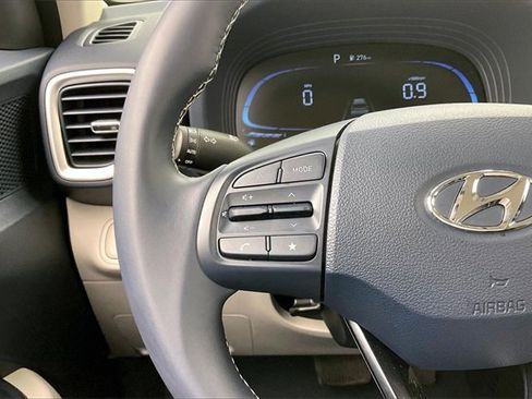 Certified 2025 Hyundai Venue Limited image 22