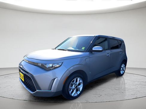 Used 2023 Kia Soul LX w/ Option Group 015 FWD image 7