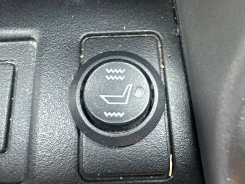 Used 2015 Subaru Forester 2.5i AWD/4WD image 10