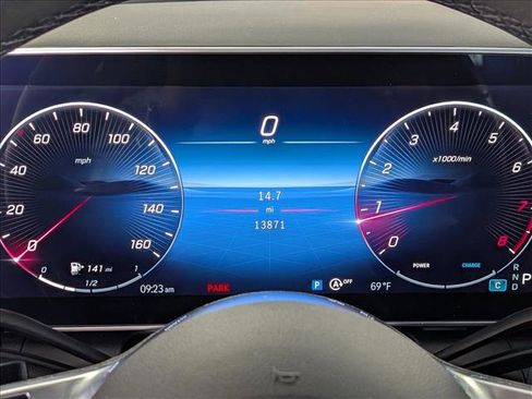 Used 2023 Mercedes-Benz GLC 300 4MATIC image 11