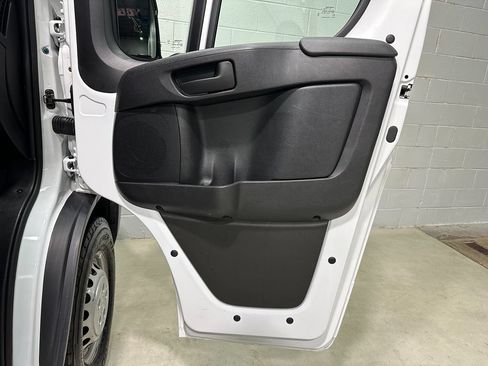 Used 2025 RAM ProMaster 2500 w/ Convenience Group FWD image 11
