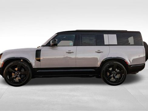 New 2026 Land Rover Defender 130 X-Dynamic SE image 8