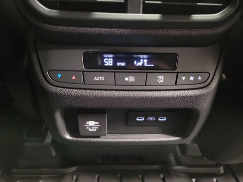 Used 2025 Honda Pilot TrailSport image 29