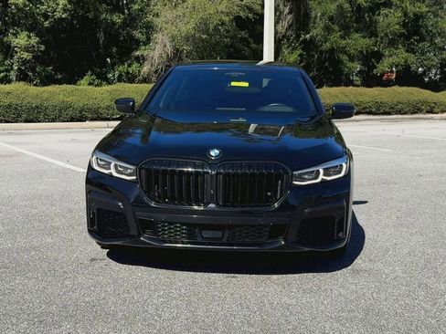 Used 2022 BMW 750i xDrive w/ Luxury Rear Seating Package image 3