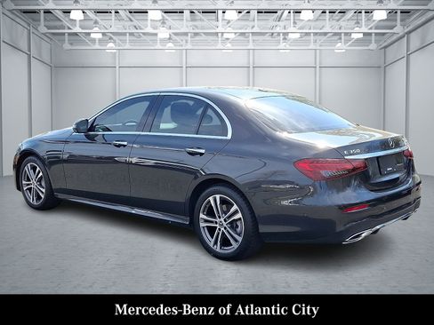 Used 2023 Mercedes-Benz E 350 4MATIC image 4