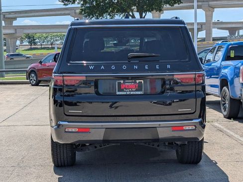 Used 2022 Jeep Wagoneer Series III AWD/4WD image 5