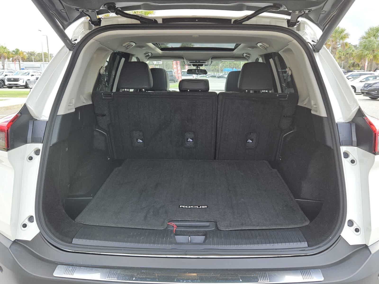Used 2023 Nissan Rogue SV w/ SV Premium B Package FWD image 6