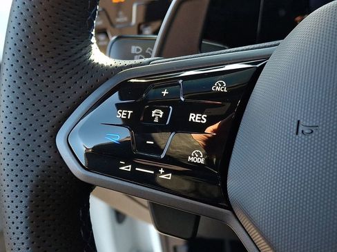 Used 2025 Volkswagen Golf R Black Edition image 17