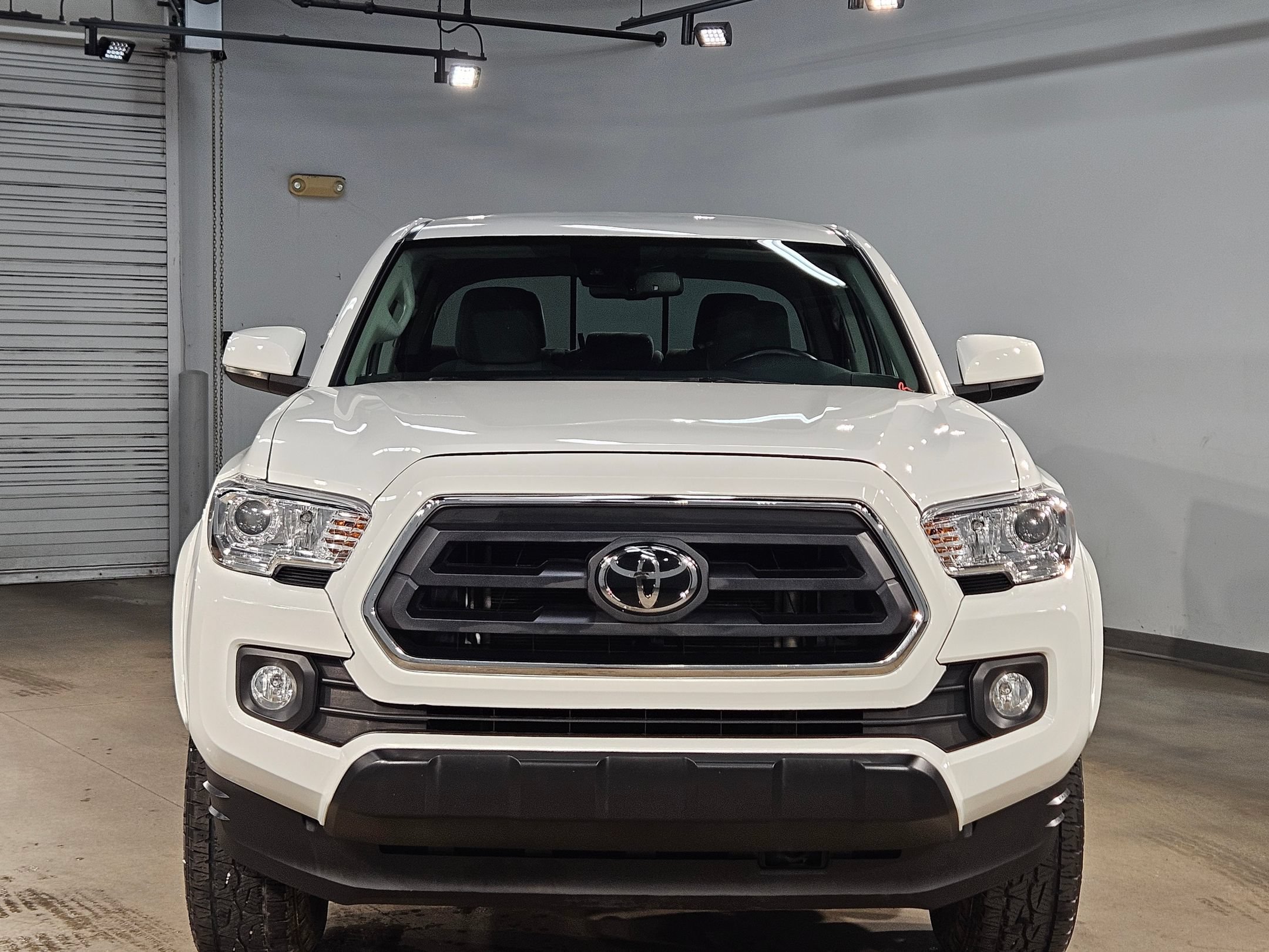 Used 2023 Toyota Tacoma SR5 RWD image 2